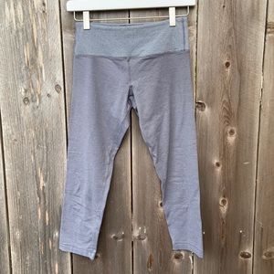 Vuori Grey Stripped Capri Leggings